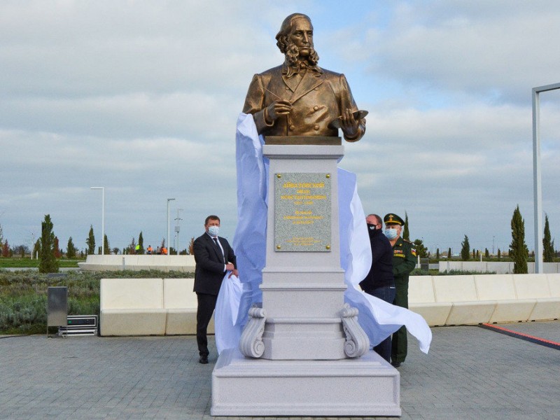 В аэропорту Симферополя открыли памятник Айвазовскому