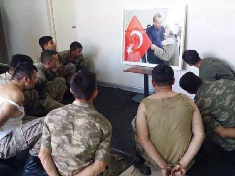 В Турции задержано около 140 военнослужащих за связи с Гюленом 