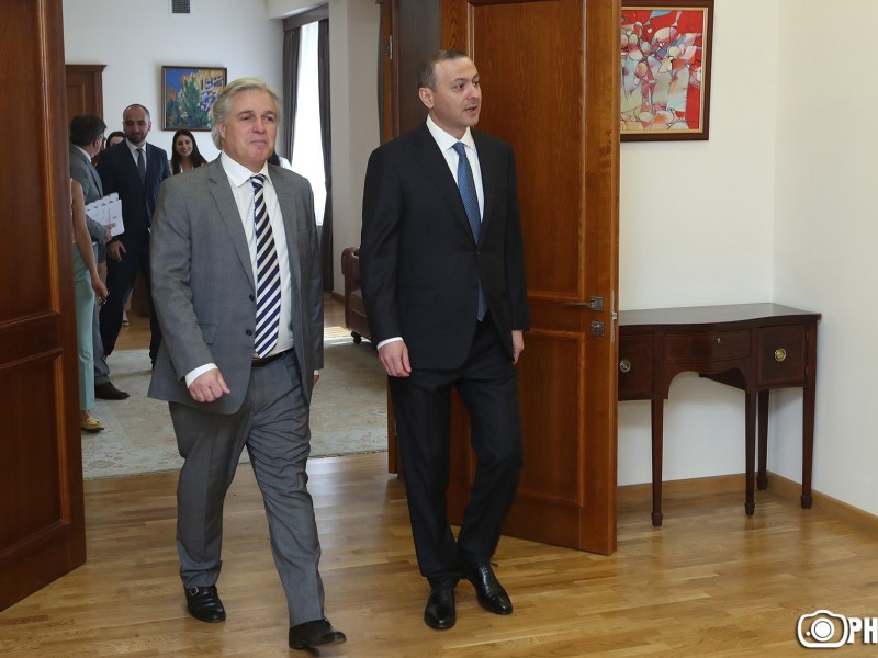 В Армении откроется посольство Уругвая