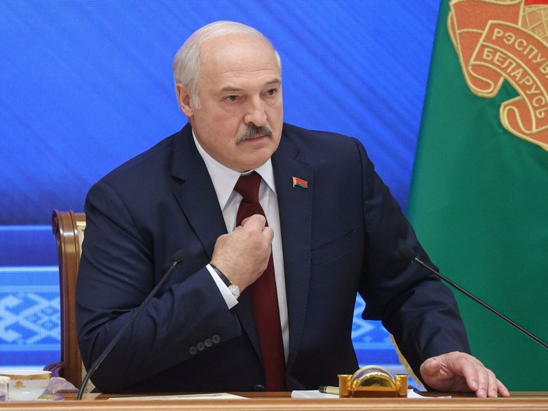 Минску надо уйти от концентрации власти в одних руках - Лукашенко