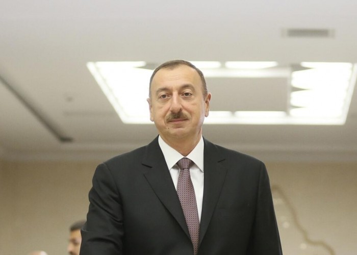 Пик популярности и экономика: почему Алиев назначил досрочные выборы?