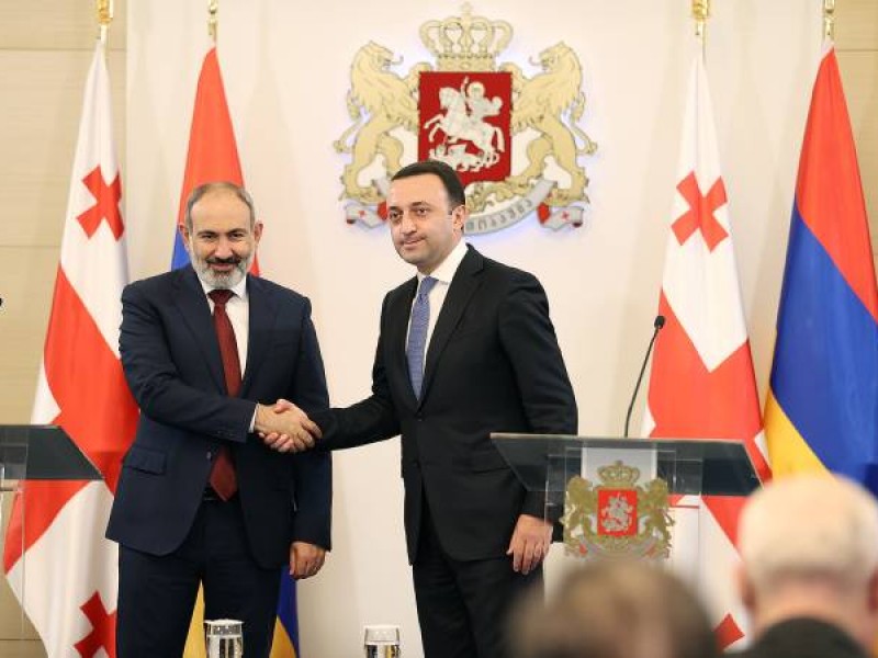 Пашинян проинформировал Гарибашвили об итогах переговоров с Алиевым в Сочи 