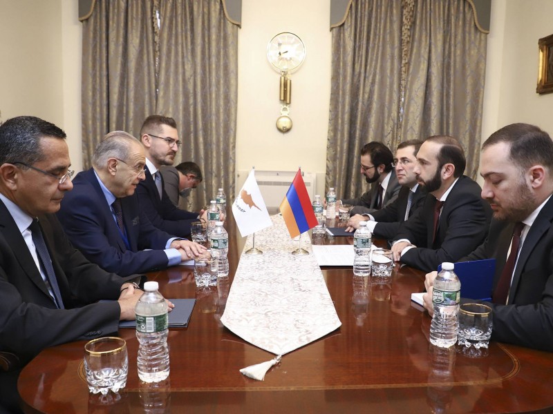 Глава МИД Армении представил коллеге из Кипра подробности агрессии Азербайджана