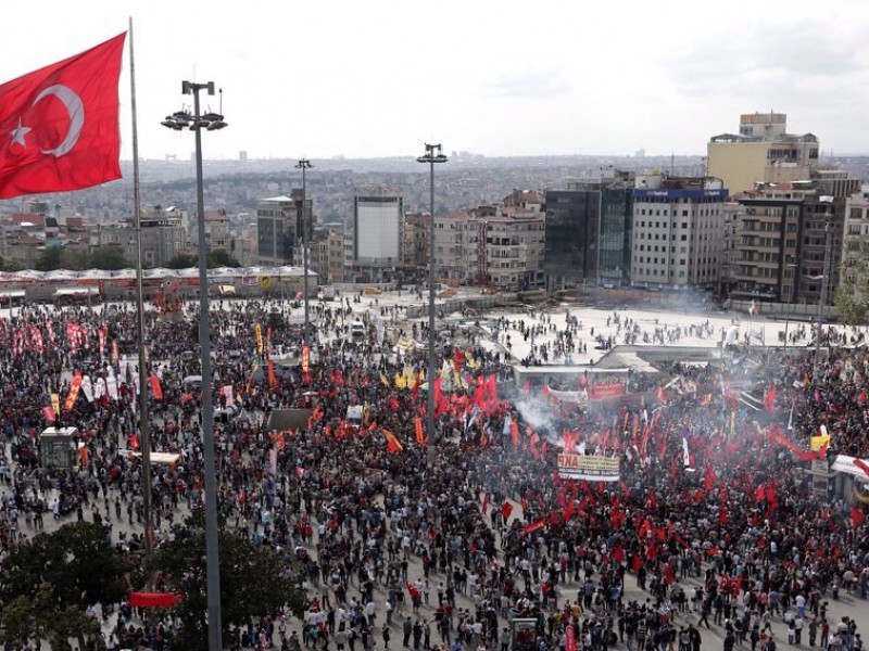 Турецкая оппозиция провела марш протеста из Анкары в Стамбул