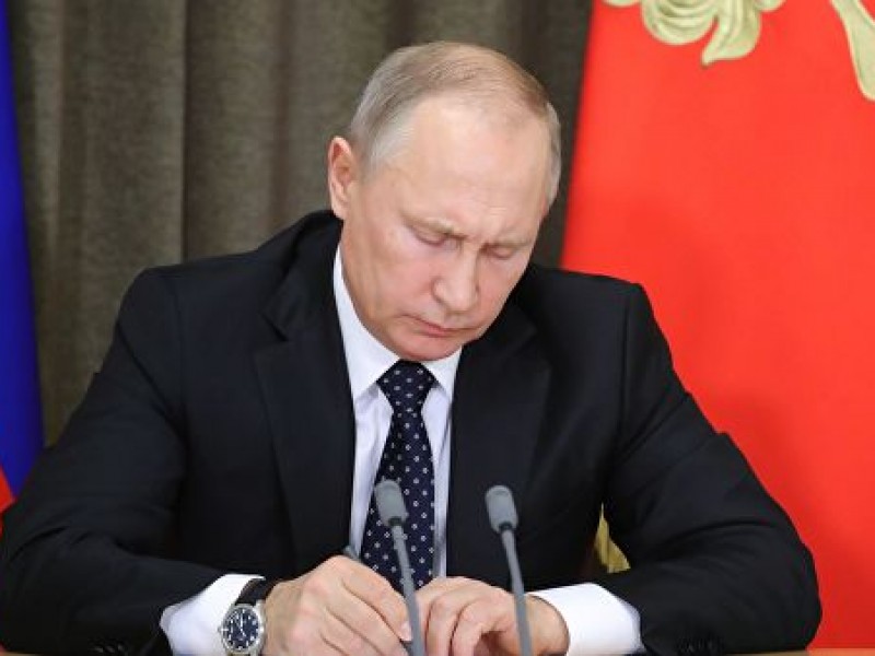 Владимир Путин упростил получение права на временное проживание в России