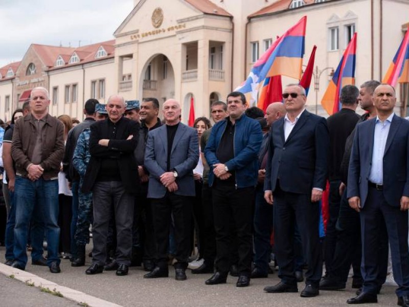 Некоторые круги Арцаха и Армении тяжело перенесли митинг в Степанакерте - Пресса дня
