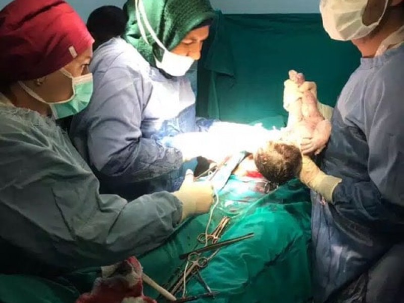 Армянский врач в сирийском Алеппо спас роженицу и ребенка