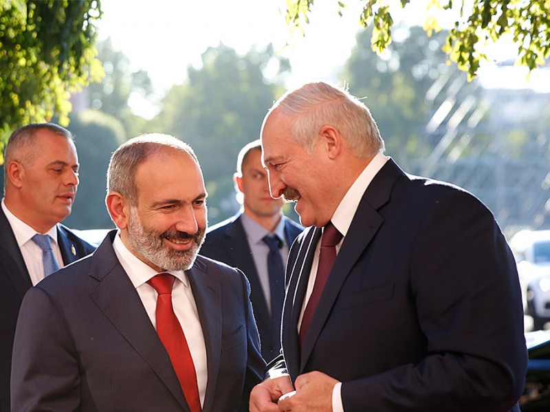 Лукашенко поздравил Армению с Днем независимости