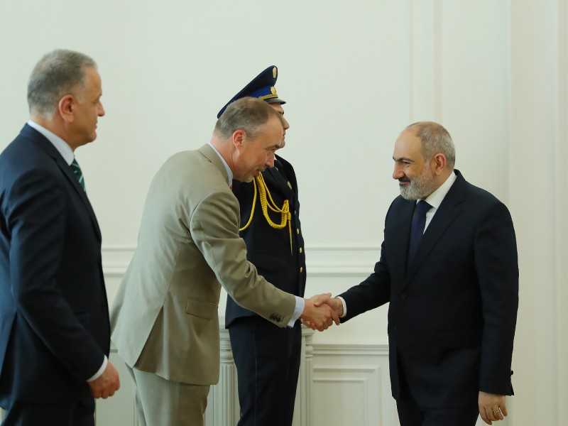 Пашинян и Клаар обсудили переговоры по мирному договору между Арменией и Азербайджаном 