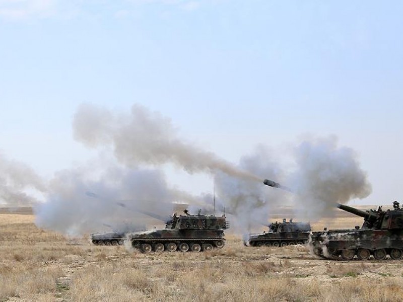 ВС Турции начали наносить удары по объектам курдских боевиков на севере Сирии