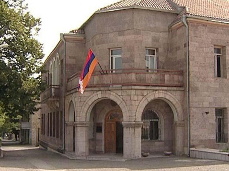 Попытки Азербайджана вмешиваться во внутриполитическую жизнь в Арцахе неприемлемы - МИД