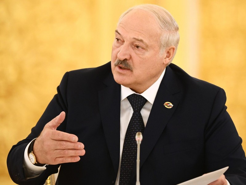 Лукашенко: если рухнет Россия, мы останемся под обломками