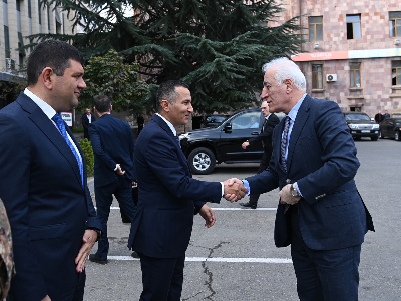 Президент Армении ознакомился с ситуацией в Сюнике