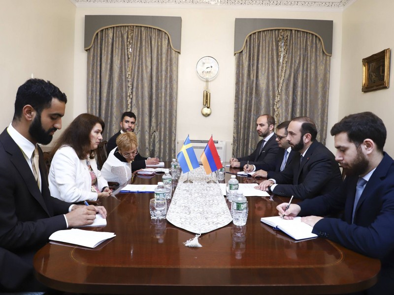Мирзоян на встрече с главой МИД Швеции подчеркнул необходимость оценки военным преступлениям Баку