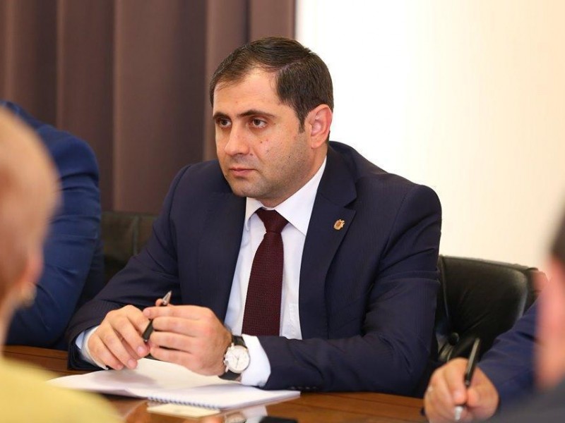 Сурен Папикян агитировал за принятие конституционных реформ с трибуны НС 