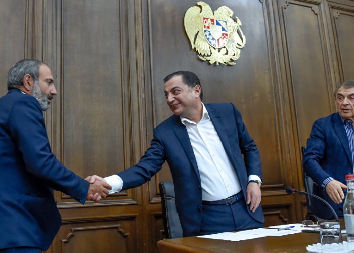 Пашинян и глава фракции РПА обсудят возможность проведения внеочередных выборов