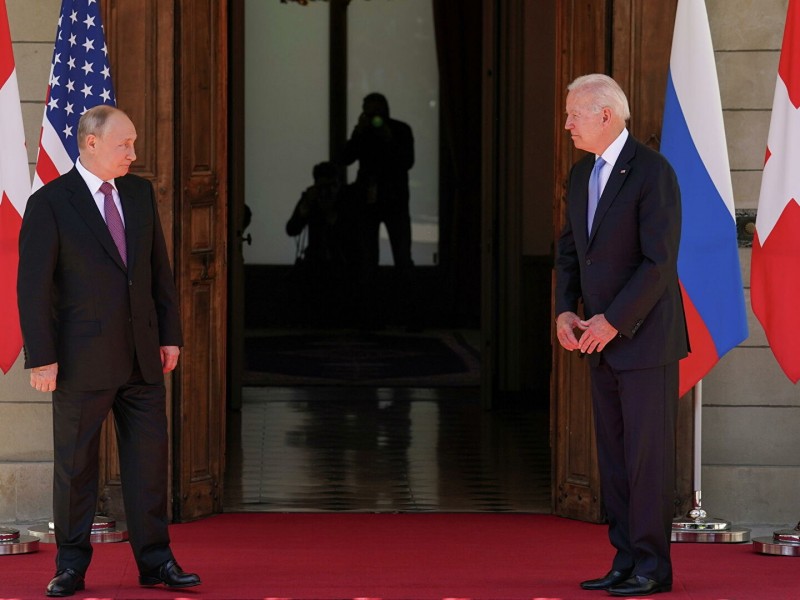 Заявления Байдена про Путина ставят отношения России и США на грань разрыва - МИД РФ
