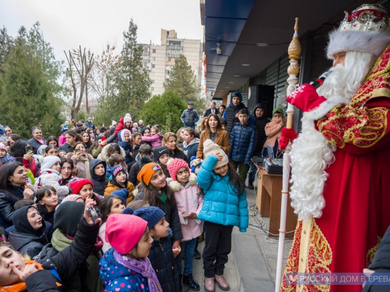 Новогоднее путешествие Деда Мороза по Армении завершилось