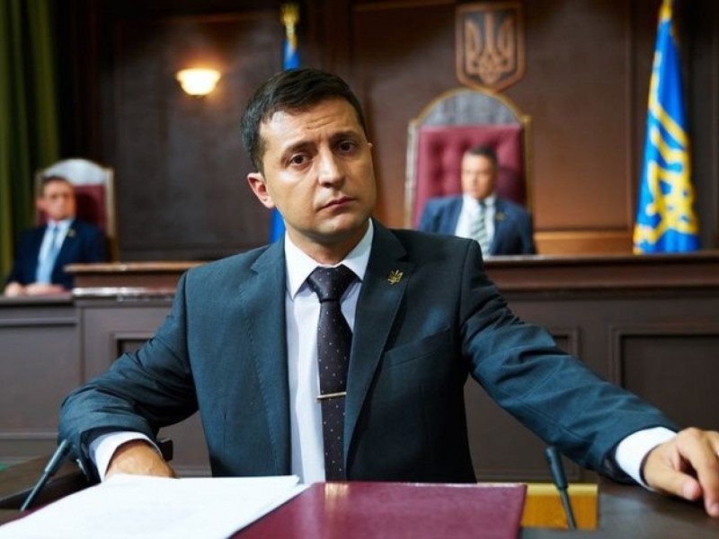 Соцопрос: Зеленского во втором туре готовы поддержать 73% избирателей, Порошенко - 27% 
