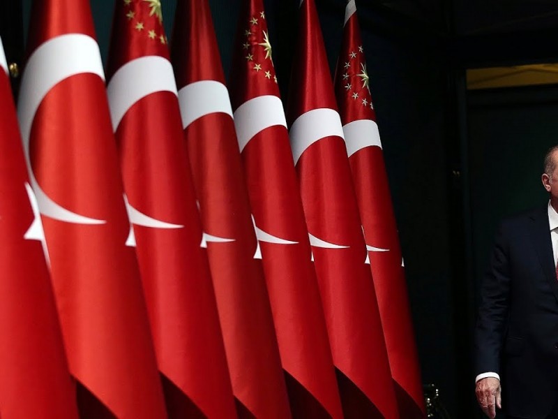 Правящую коалицию Турции поддерживают 53% населения