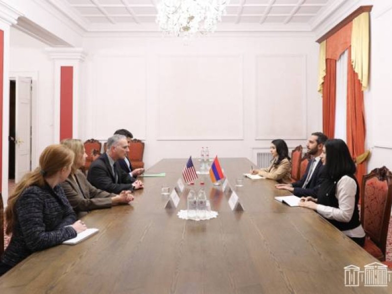 Вице-спикер НС и Луис Боно обсудили процесс нормализации отношений Армении и Турции 