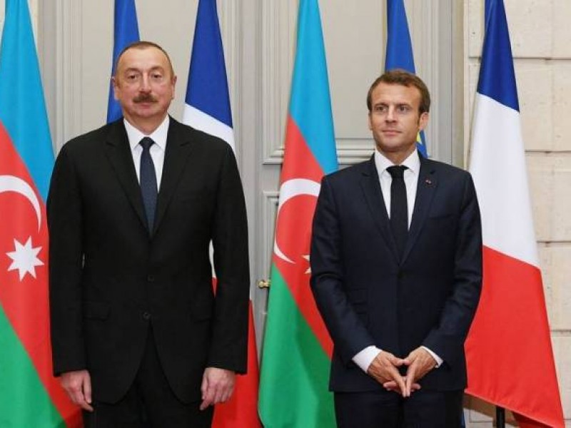 Макрон позвонил Алиеву и призвал к восстановлению режима прекращения огня