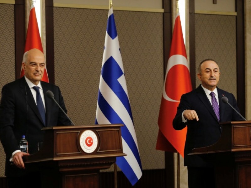 Главы МИД Турции и Греции поспорили на совместной пресс-конференции