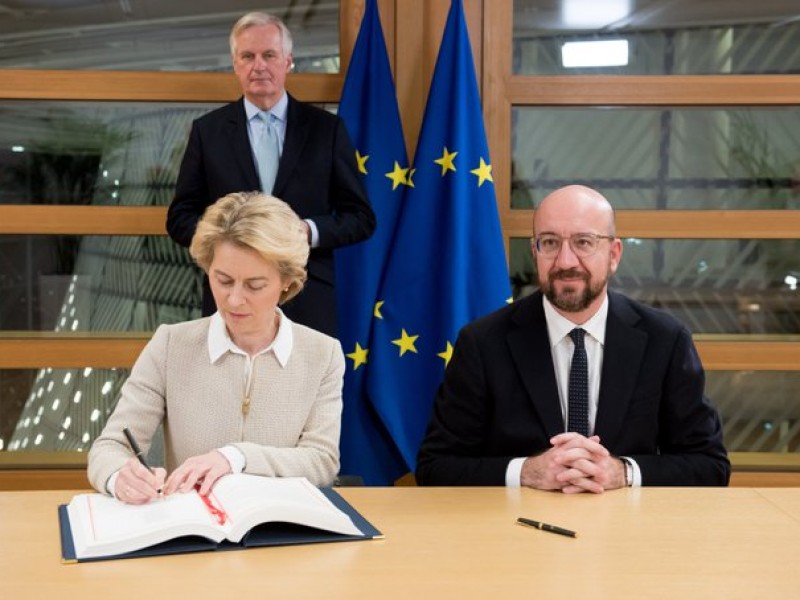 Главы Еврокомиссии и Совета ЕС подписали соглашение о выходе Великобритании из Евросоюза