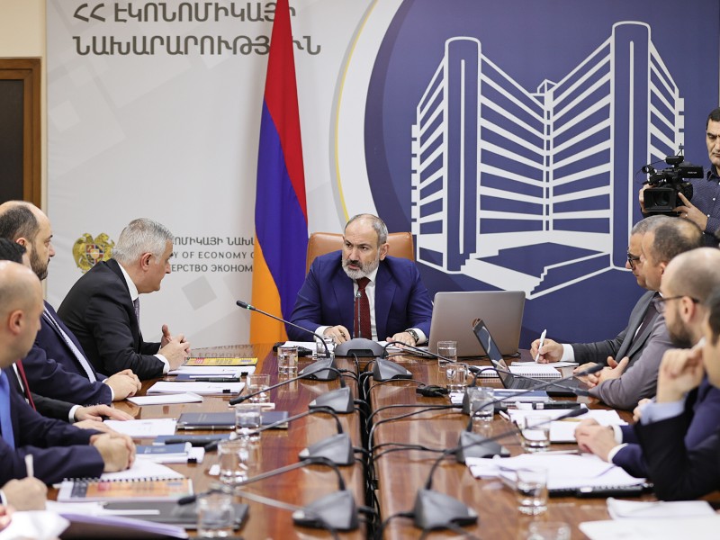 Пашиняну представлен ход отраслевых реформ Министерства экономики