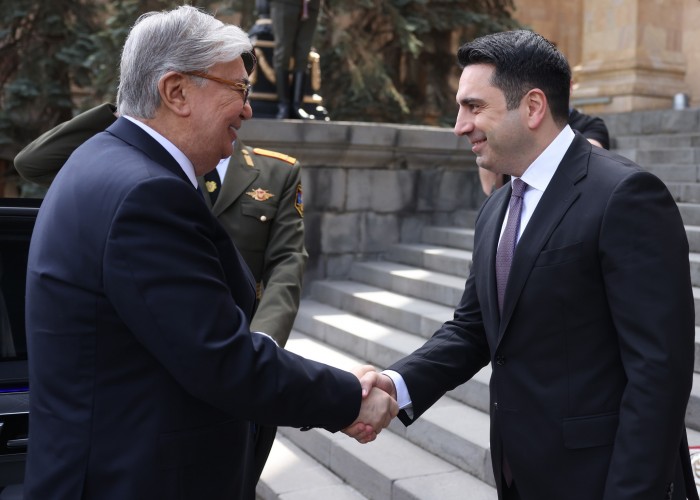 Симонян и Токаев обсудили процесс урегулирования армяно-азербайджанских отношений
