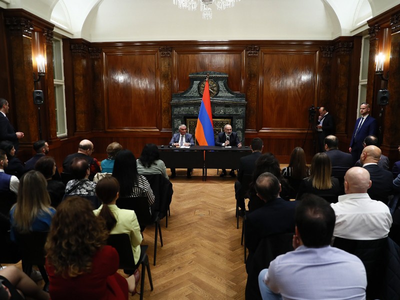 Пашинян провел встречу с представителями армянской общины Чехии