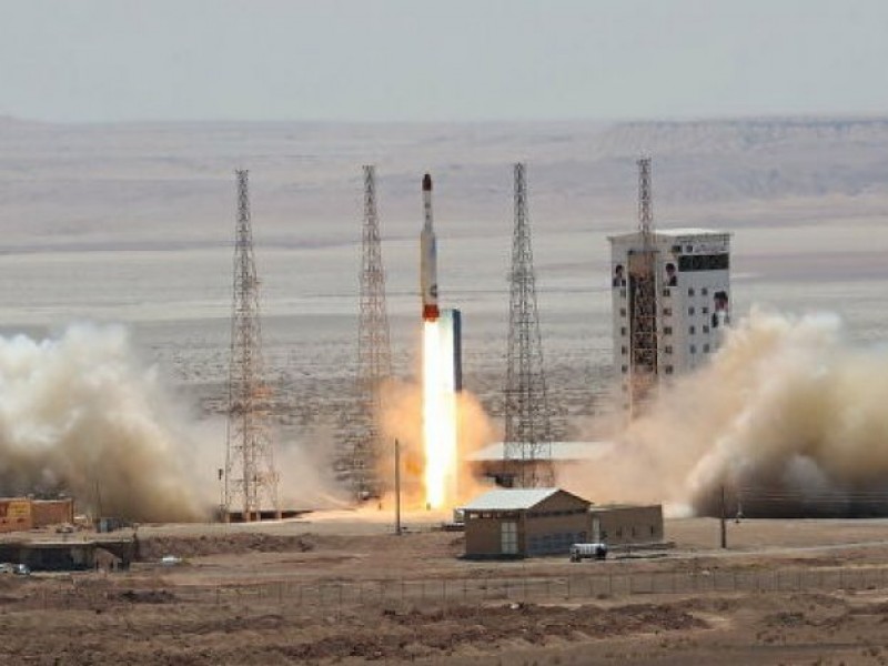 Иран успешно вывел свой первый военный спутник на орбиту