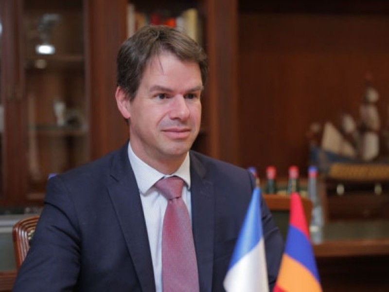 Франция рассмотрит заявку Армении в сфере обороны - посол Джонатан Лакот