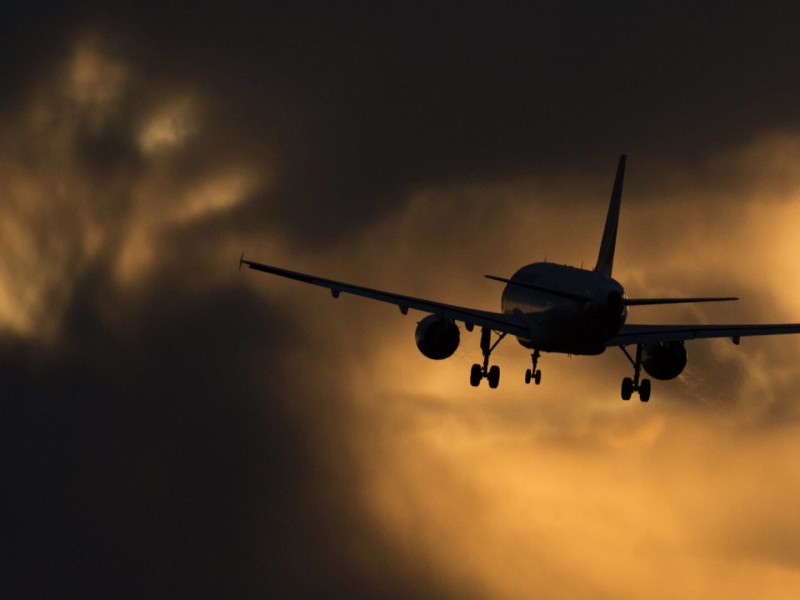 Летевший из Еревана в Москву самолет подал сигнал тревоги и приземлился в Махачкале