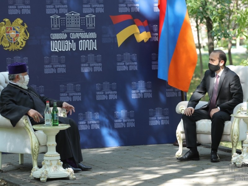 Арарат Мирзоян и Католикос Гарегин II обсудили международные конвенции