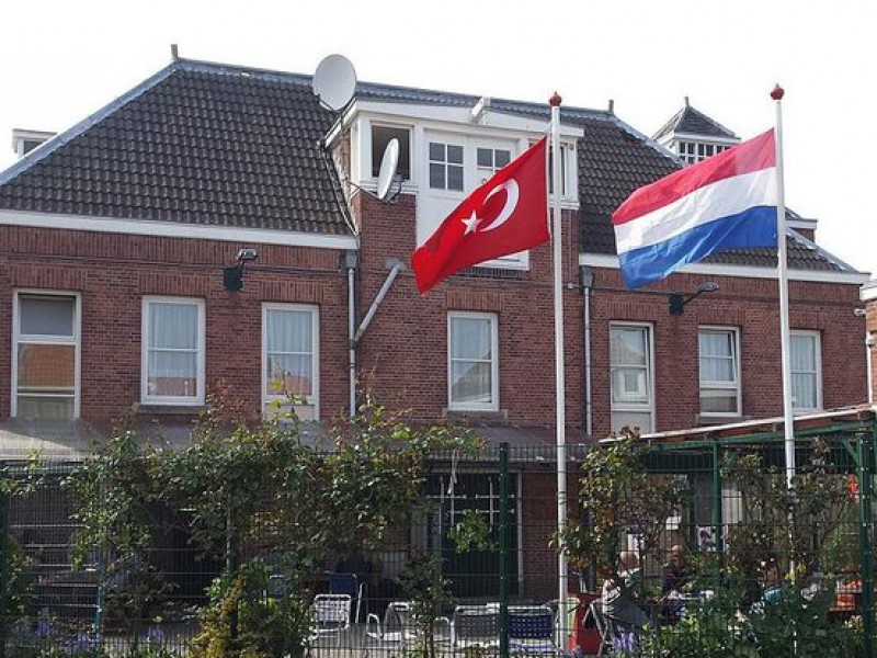 Турция и Нидерланды возобновили дипломатические отношения и скоро вернут послов