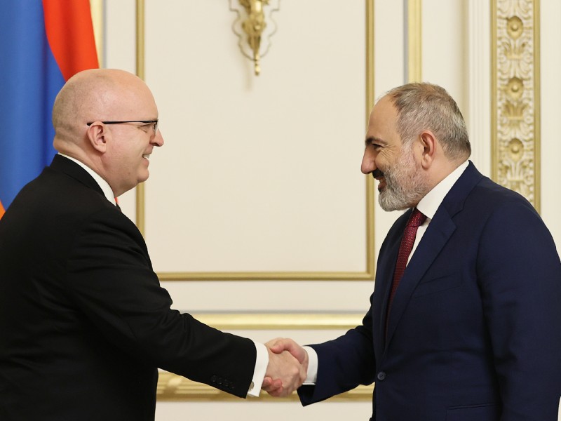 Пашинян обсудил с сопредседателем МГ ОБСЕ от США переговоры с Азербайджаном 