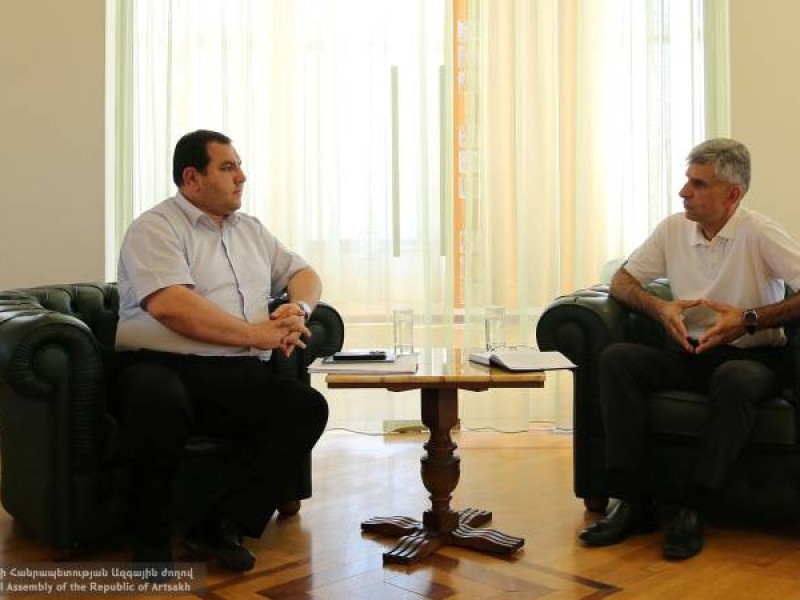 Ишханян и Нерсисян обсудили социально-экономические проблемы в Арцахе