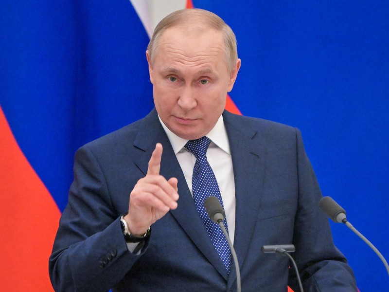 Путин призвал соседние страны не нагнетать отношения с Россией