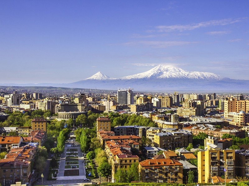 Граждане России стали лидерами по операциям с недвижимостью в Армении в 2022 году