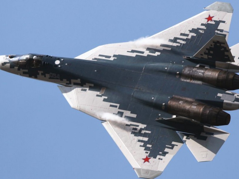 ВКС России получат до конца ноября первый серийный истребитель Су-57