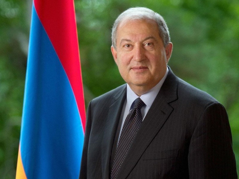 Президент Армении ушел в отпуск