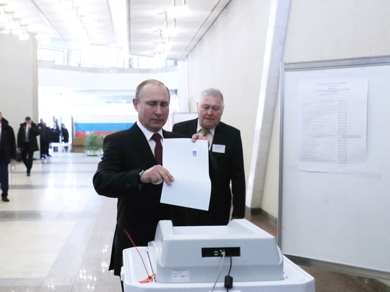 Выборы президента России: Путин проголосовал и заявил о правильности своей программы