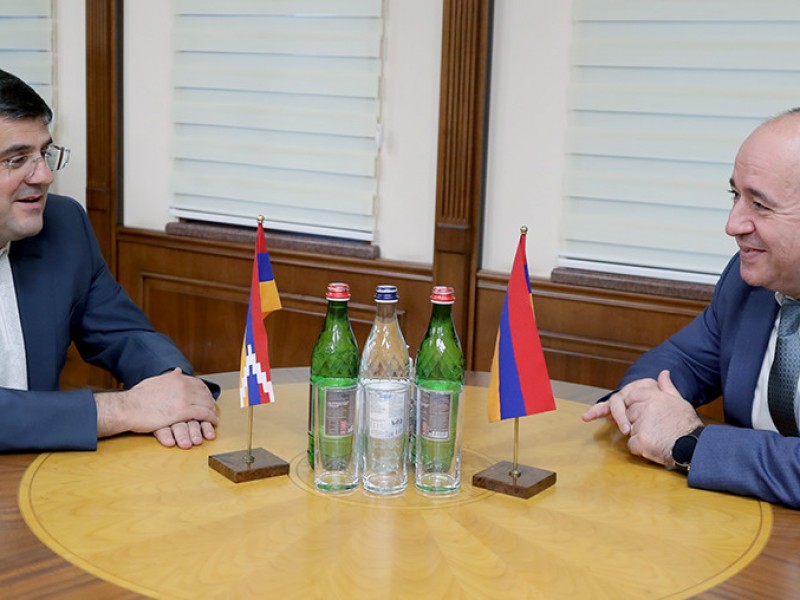 Карапетян и Арутюнян обсудили ситуацию на линии соприкосновения 