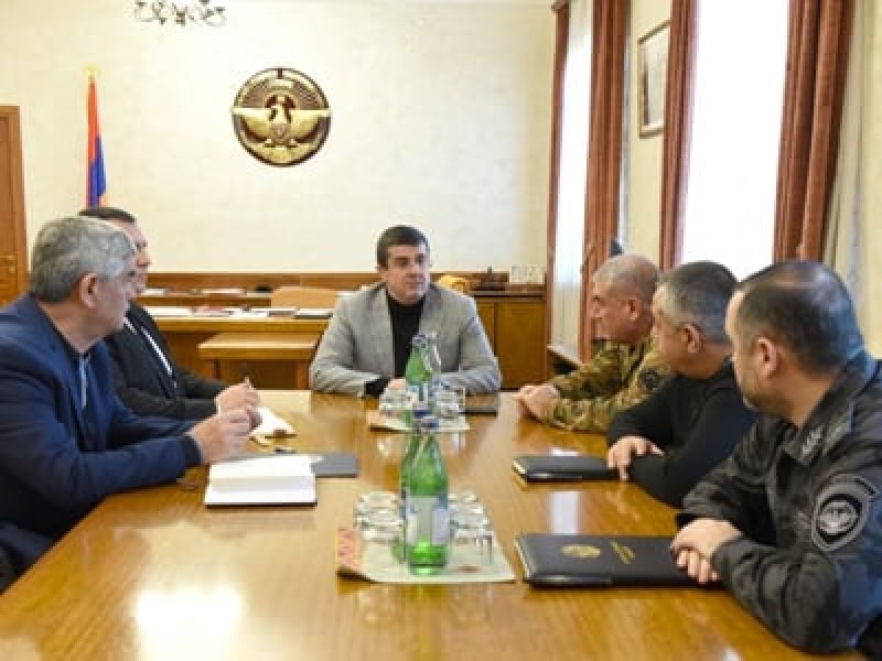 Президент и депутаты обсудили военно-политическую и гуманитарную ситуацию в Арцахе
