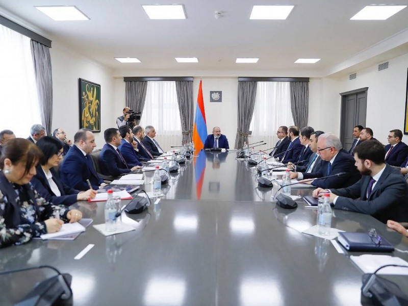 Премьер-министр Никол Пашинян посетил Министерство иностранных дел