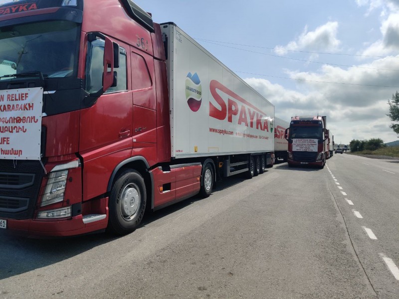 К гумконвою в Корнидзоре примкнул еще один грузовик: Это гуманитарная помощь из Франции