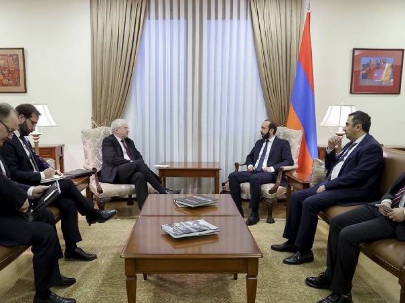 Глава МИД Армении обсудил с Ховаевым гуманитарный кризис в Нагорном Карабахе