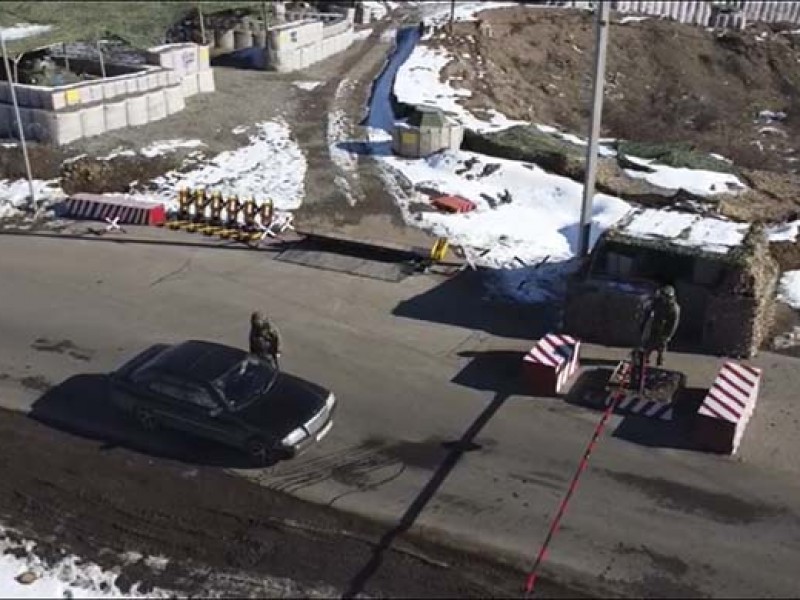Миротворцы РФ за сутки обеспечили безопасный въезд более 400 машин в Карабах и обратно