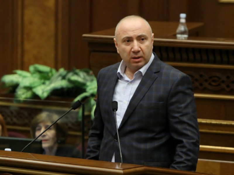 Алиев наносит оскорбления Николу Пашиняну, последний молчит - депутат